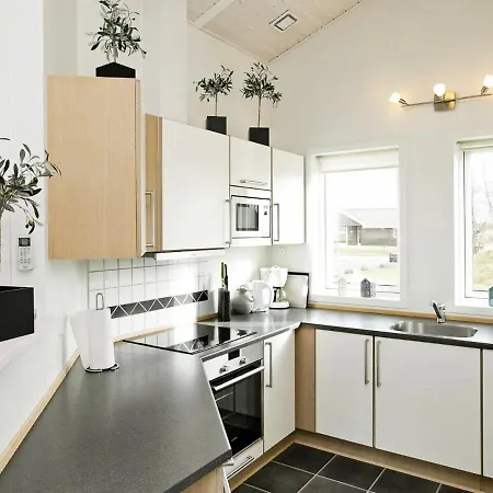8 Person In Bl Vand * Blåvand