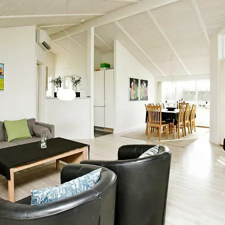 8 Person In Bl Vand * Blåvand